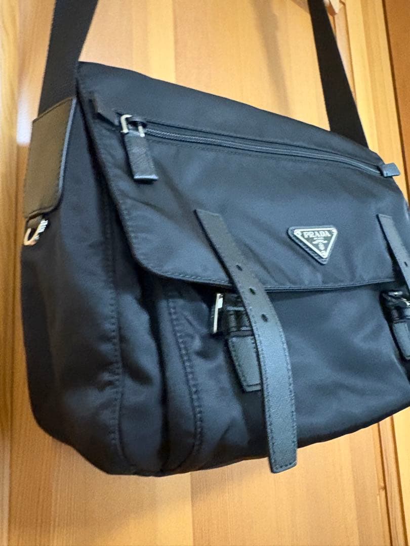 PRADAナイロンメッセンジャーバッグ　ショルダーバッグ