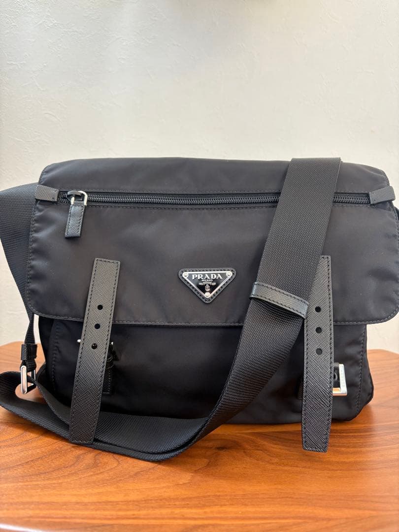 PRADAナイロンメッセンジャーバッグ　ショルダーバッグ