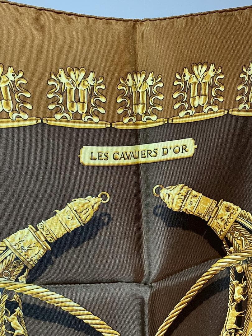 エルメス カレ90 LES CAVALIERS D'OR（黄金の騎士）