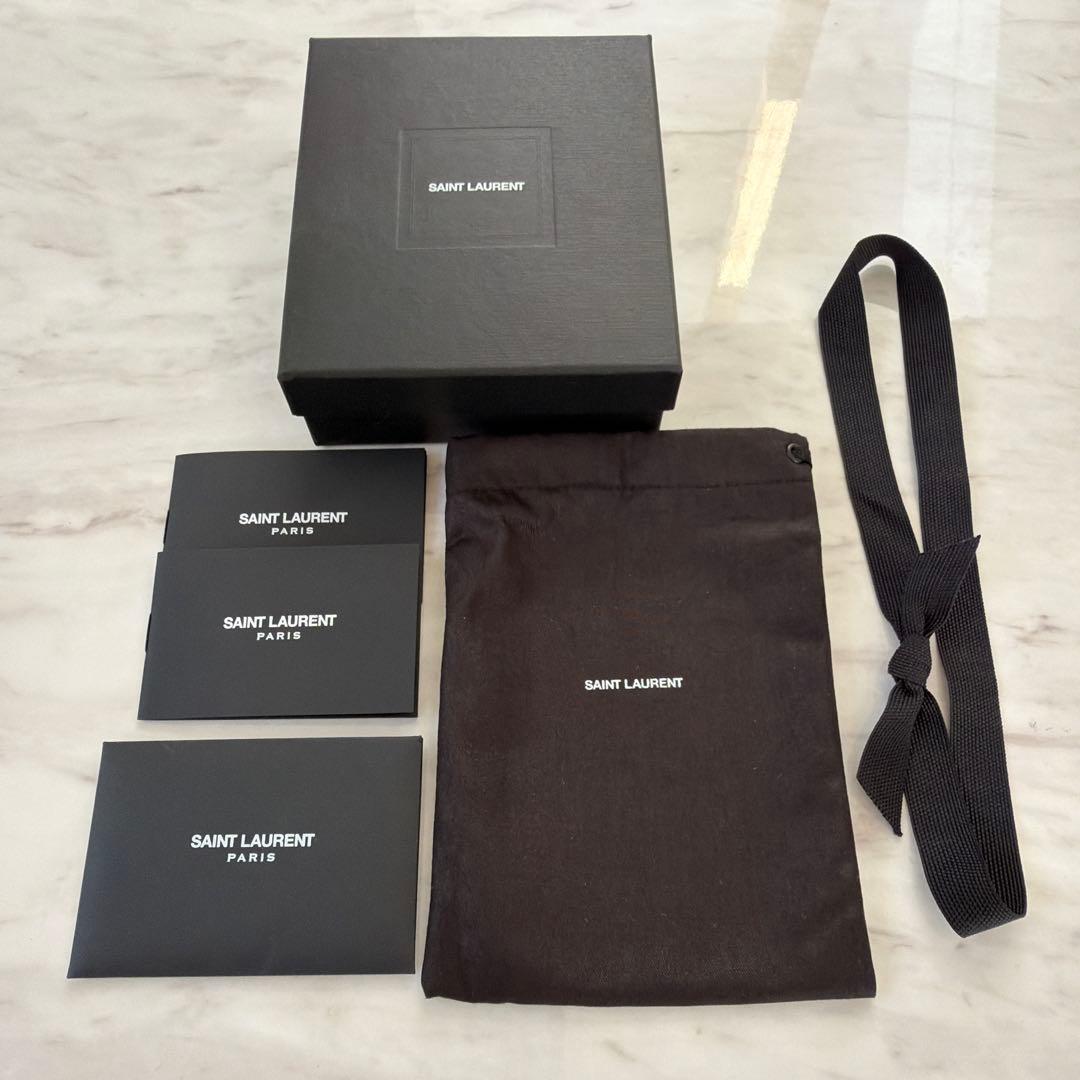 【ハルイロ】　　極美品イヴ・サンローランYSL レザー二つ折り財布 黒