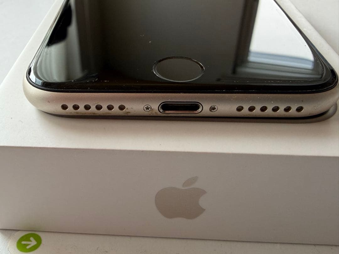 iPhone SE 第3世代 128GB SIMフリー スターライト 86%