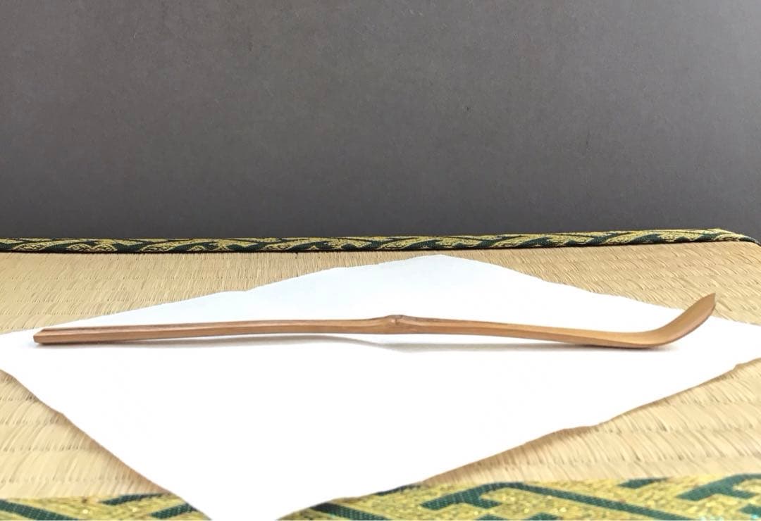 自心茶杓　銘:立鶴　10代松尾宗吾作　不染斎書付　十本之内　共筒共箱　S61CS