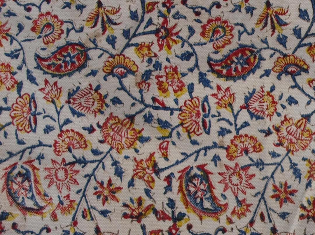 大きな綿布にペルシャの多様な花を捺染、ヴィンテージ・カラム・カーリ　残された花々
