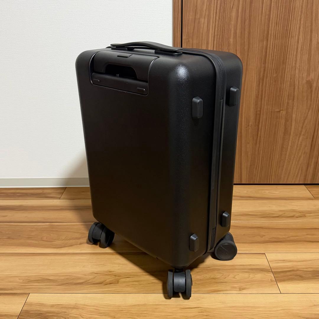 機内持ち込み可aucentic ESSENTIAL LUXE SUITCASE