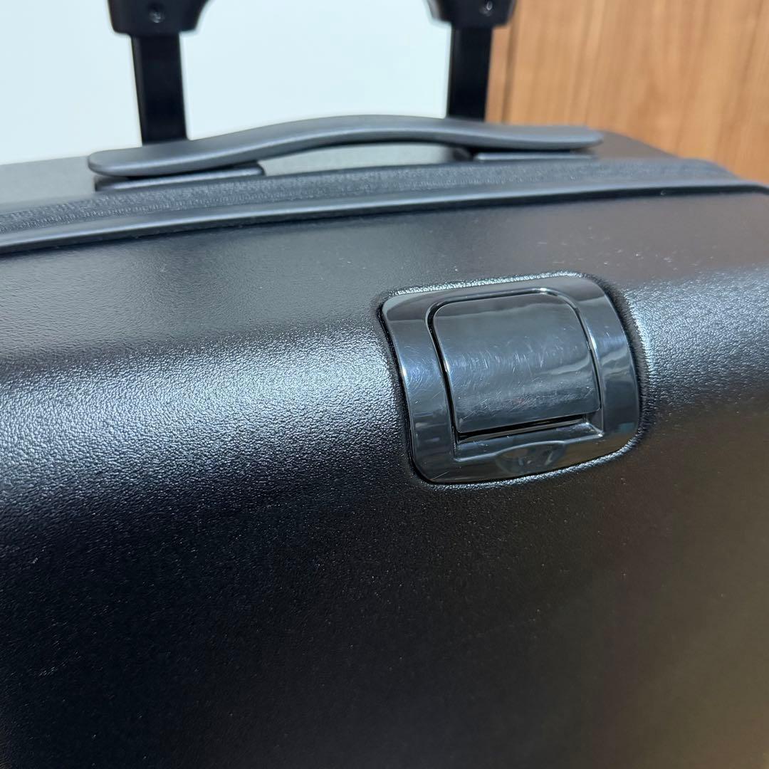 機内持ち込み可aucentic ESSENTIAL LUXE SUITCASE