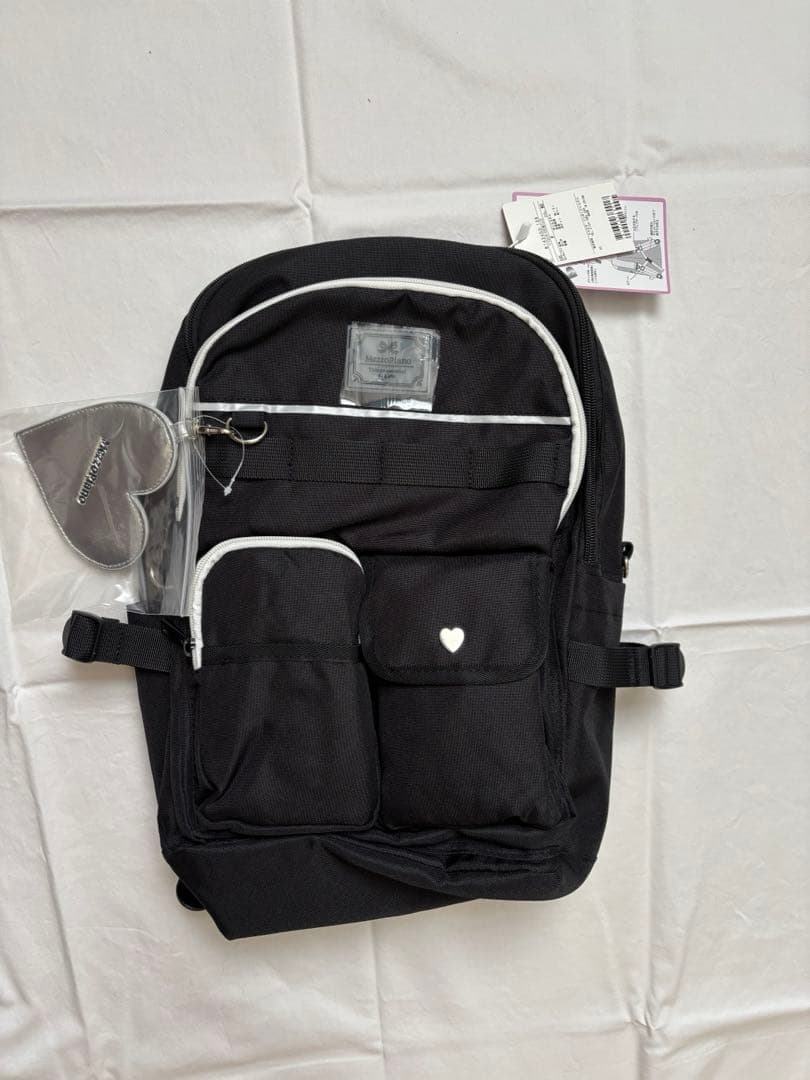 ハートポーチ付きリュック 22L 新品・未使用　ブラック