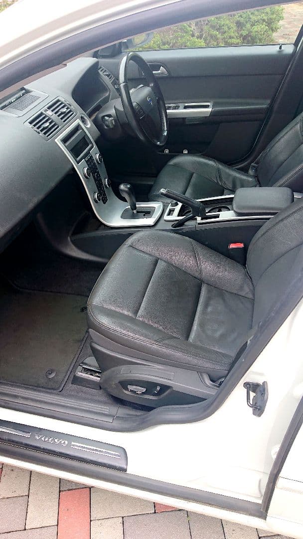 ボルボ V50 クラシック HDDナビ 革シート サンルーフ 予備検対応