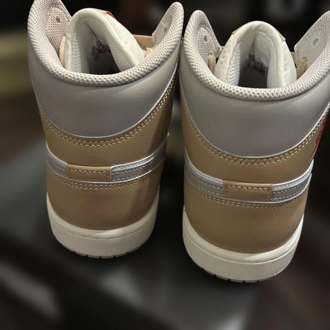 T*a様 ナイキ nike AIR JORDAN 1MID DQ8426-200