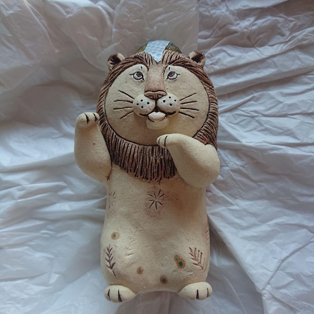 かとうゆみさんのライオンの陶器置物 ベレー帽子付き