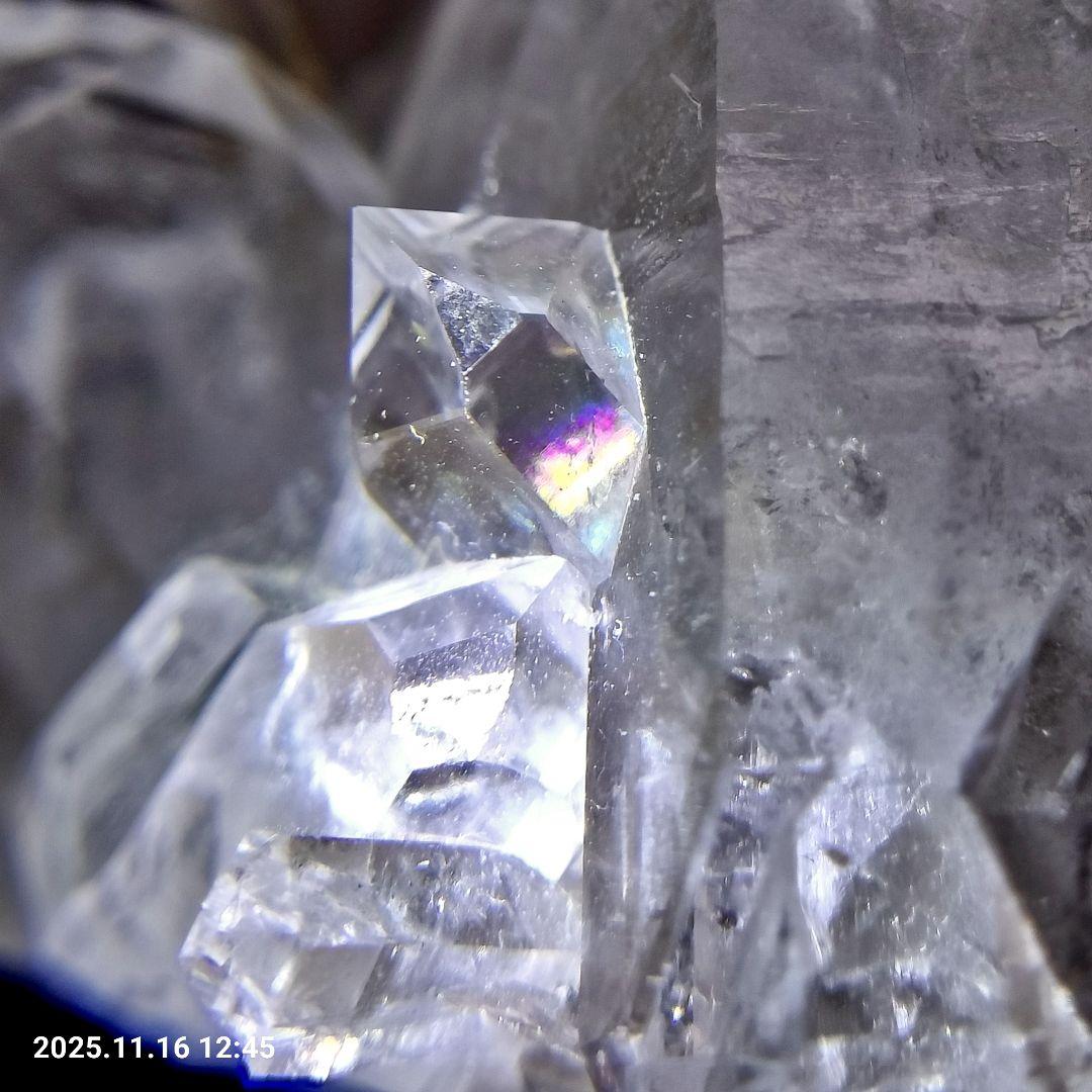 最高品質 ブラジル コリント産 水晶クラスター 159g 虹多数 グラデーション