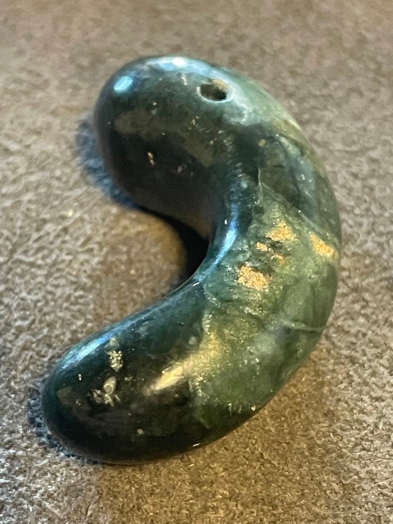 古墳時代　碧玉勾玉　出雲石　出土品