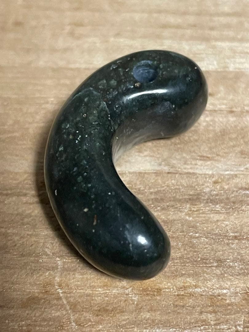 古墳時代　碧玉勾玉　出雲石　出土品