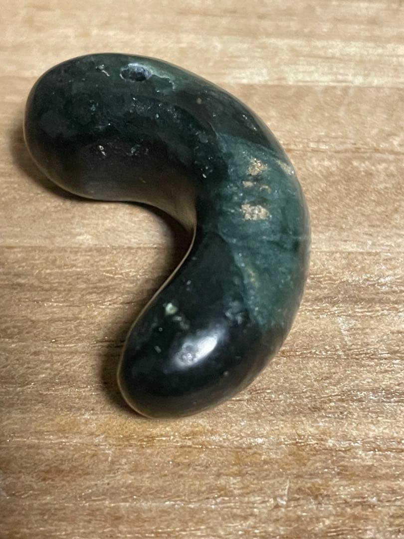 古墳時代　碧玉勾玉　出雲石　出土品