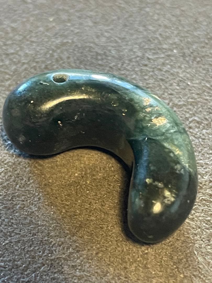 古墳時代　碧玉勾玉　出雲石　出土品