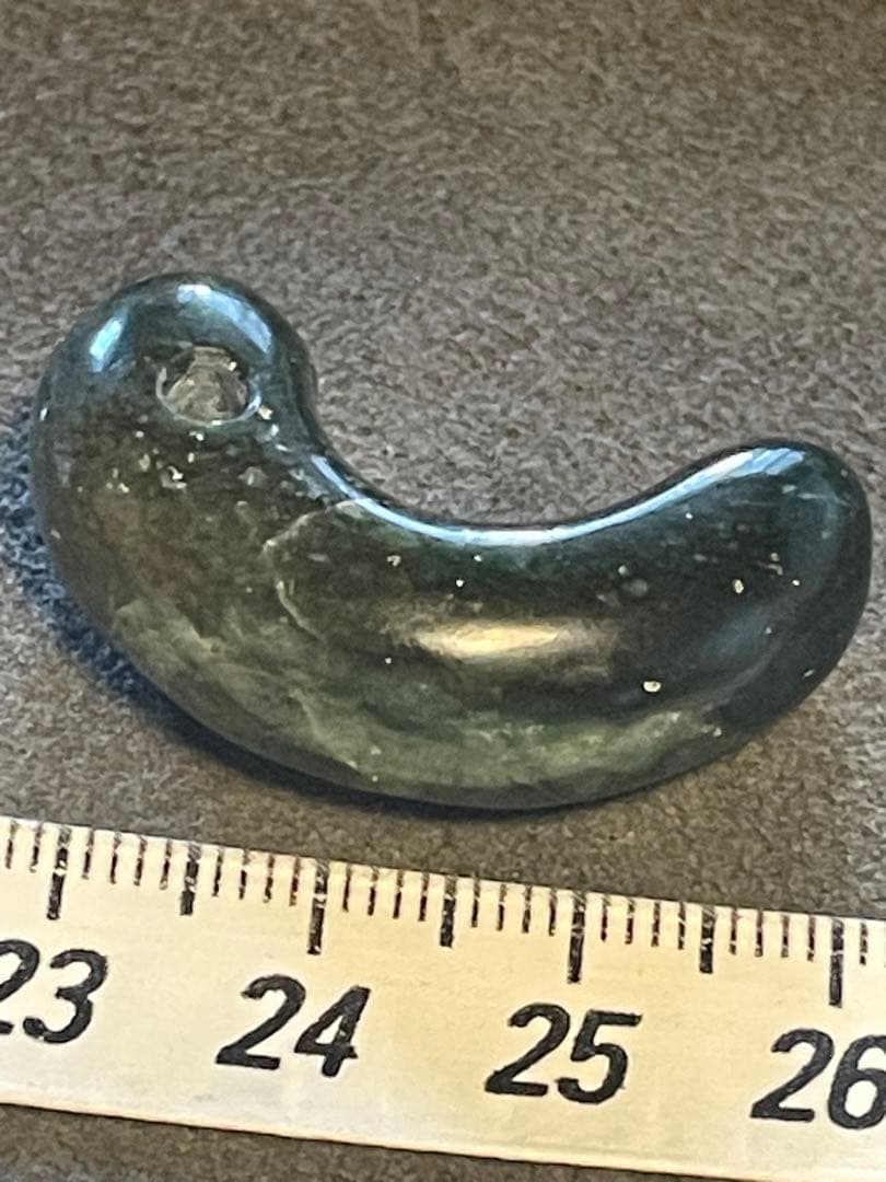 古墳時代　碧玉勾玉　出雲石　出土品