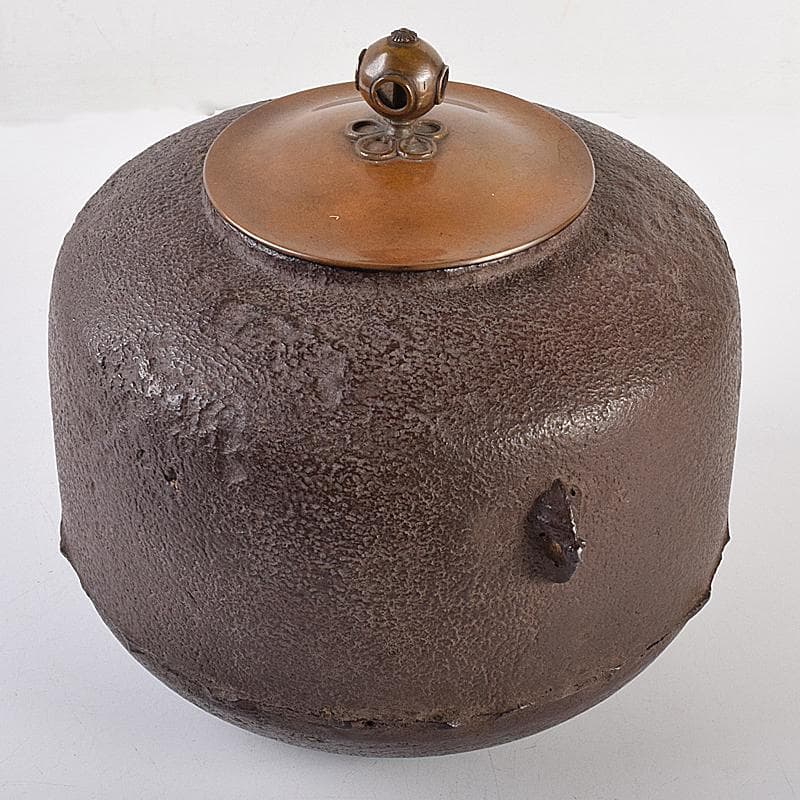 茶道具　釜師　畠春斎作　尻張形釜　鉄釜　ワラ釜敷付　共箱　M　R7824B