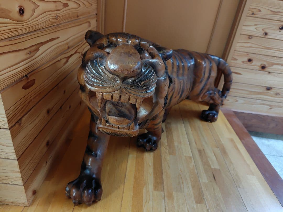 ヨッシー　虎　木彫り　約1m
