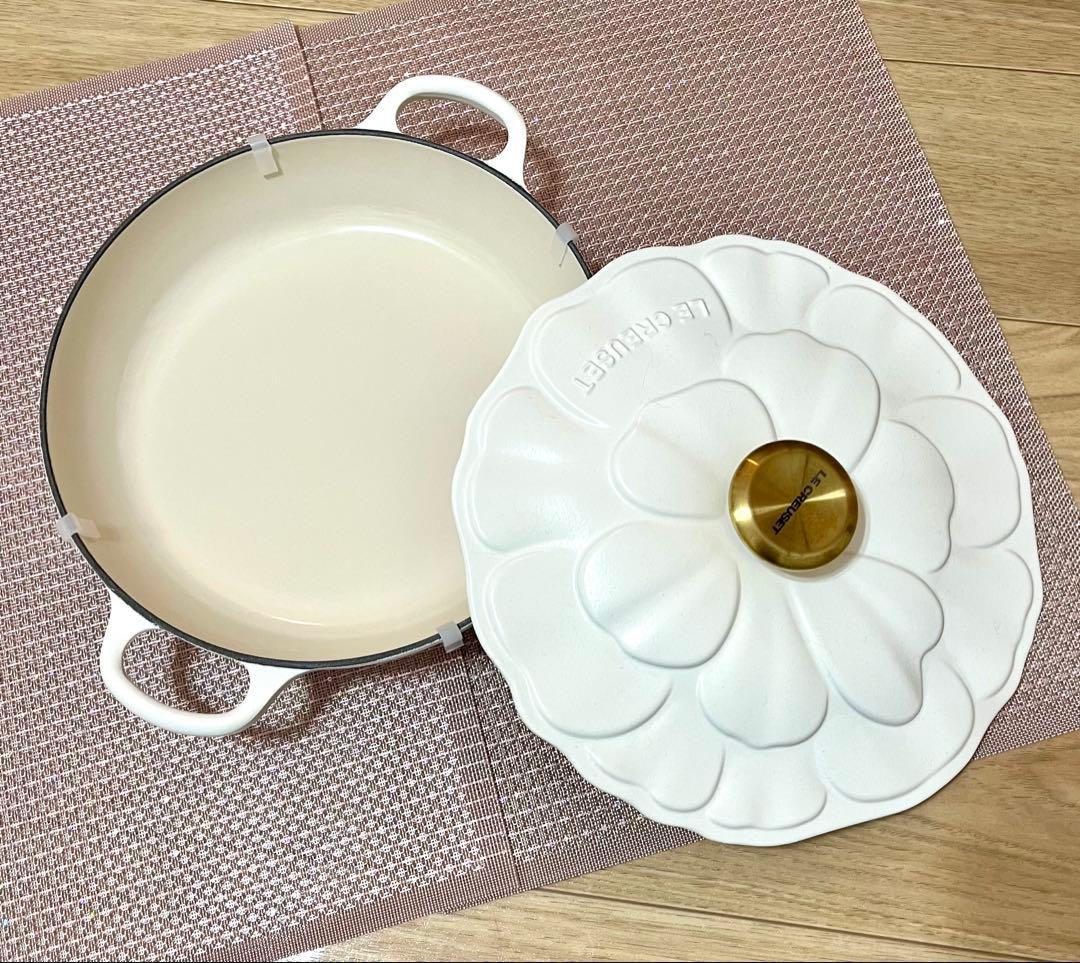 LE CREUSET ル・クルーゼ ビュッフェ・キャセロール ペタルレリーフ