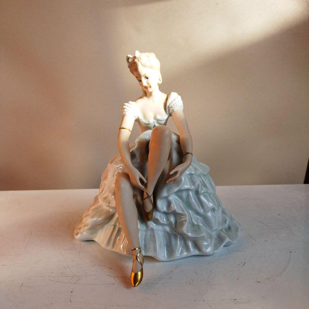 白いドレスの貴婦人