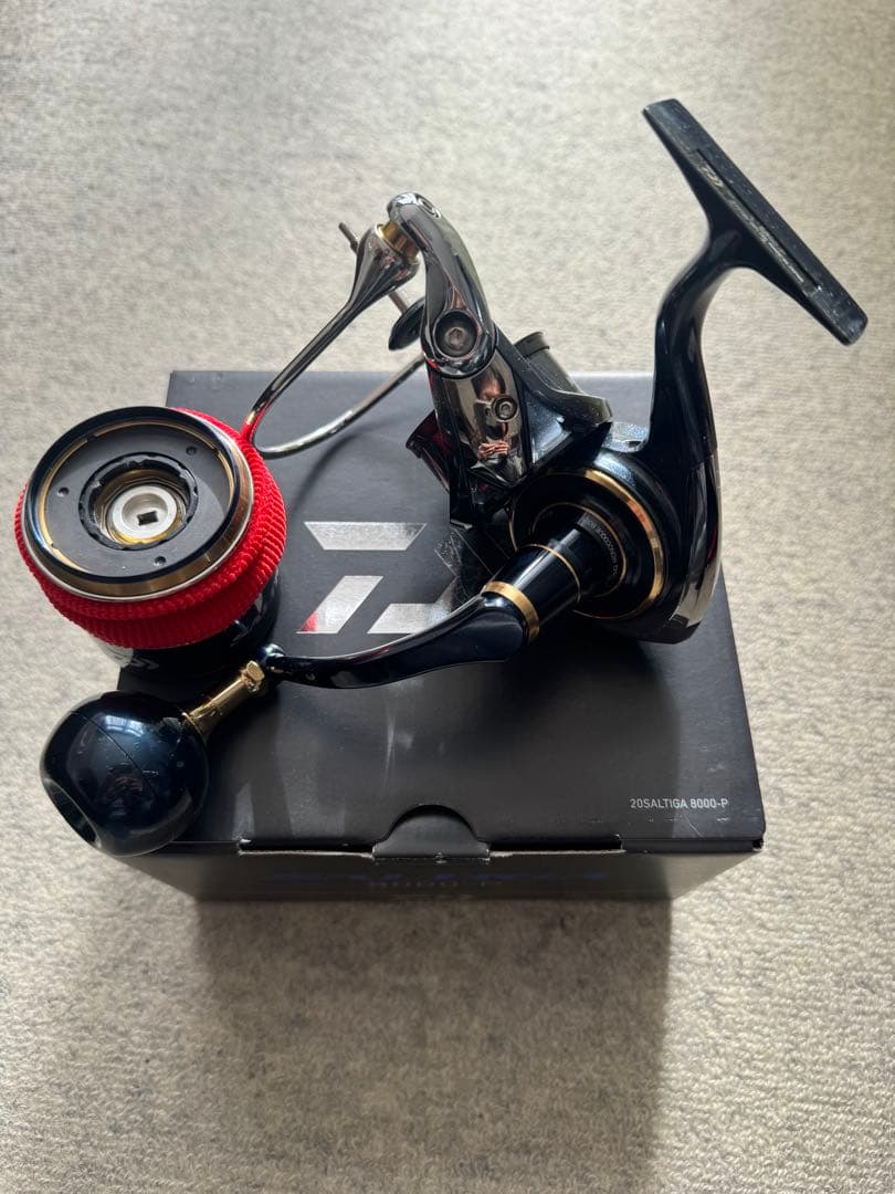 【訳あり】ダイワ 20SALTIGA 8000-P ドラグノブ欠品 ボディ傷あり