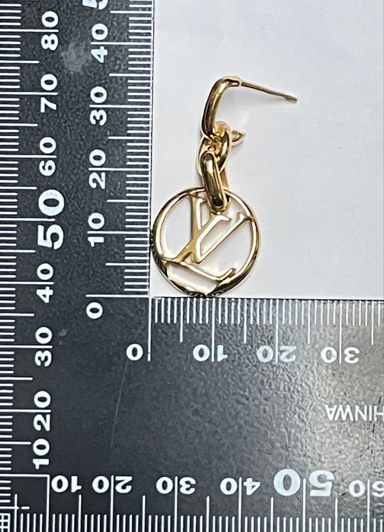 【美品】LOUIS VUITTONヴィトン　片耳　ピアス　❤︎