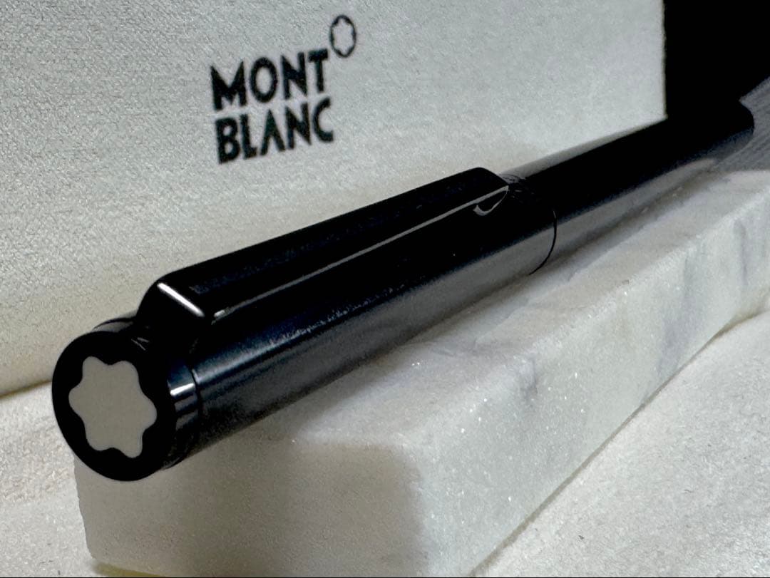 【極美品】モンブラン No1124 万年筆 漆黒ロードナイト鉱加工 万年筆