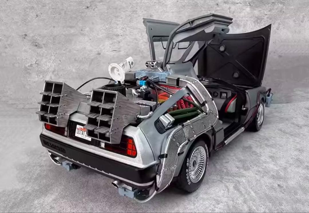 デロリアン 1/18スケール モデル Hot Wheels