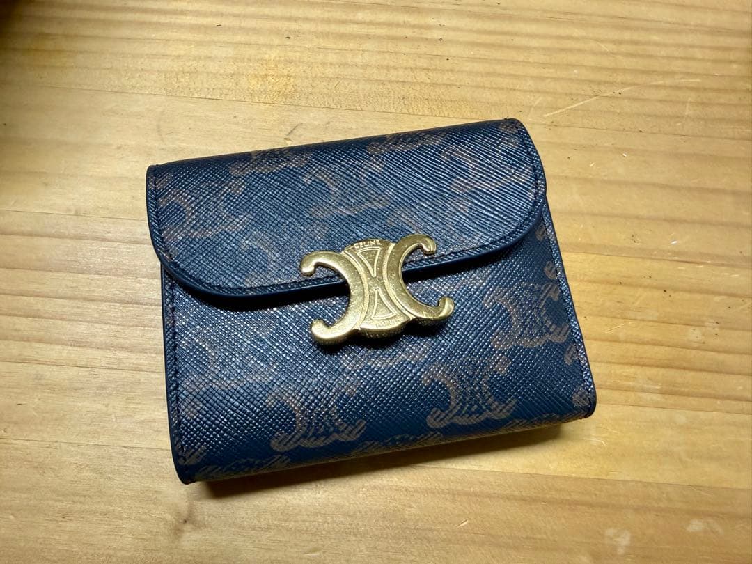 セリーヌ スモールフラップウォレット トリオンフ トリオンフキャンパス