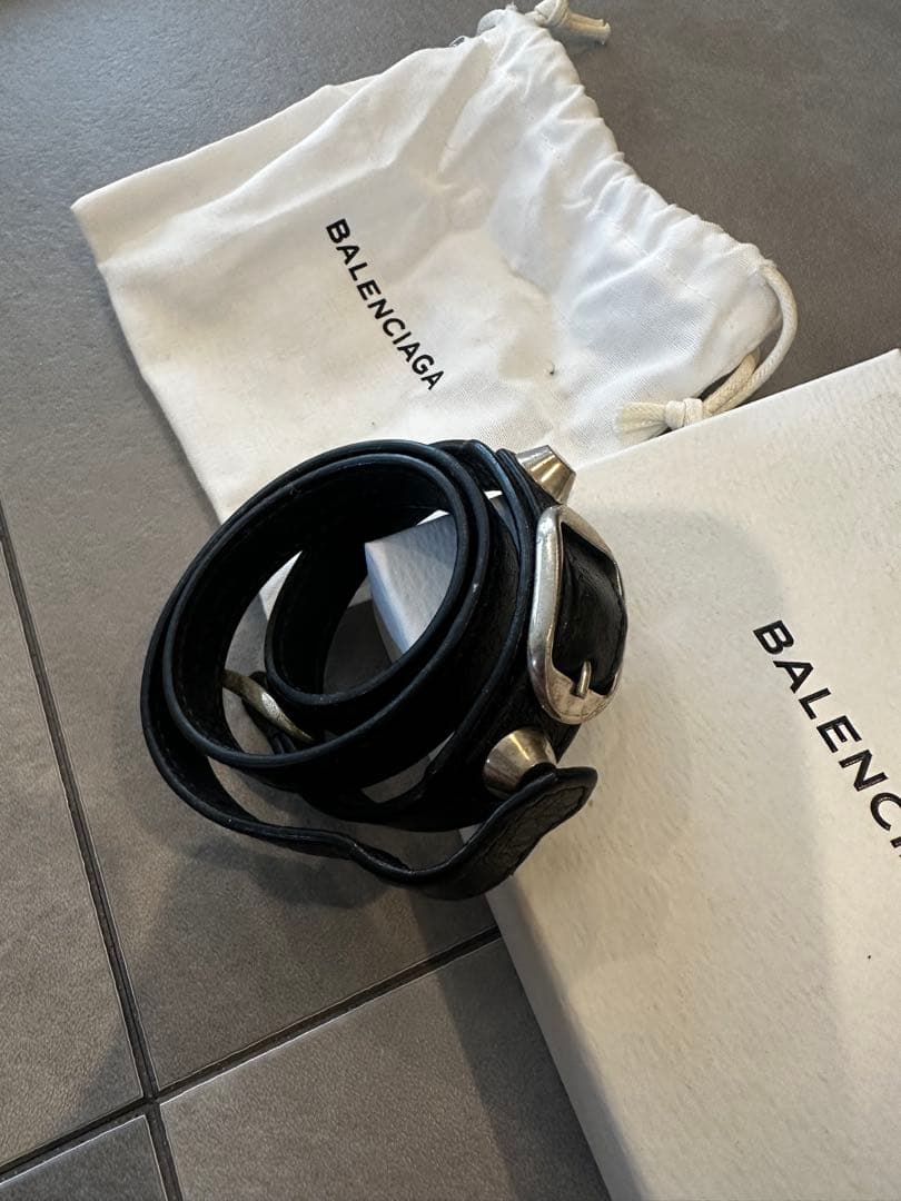 BALENCIAGA ブラックレザーバングル