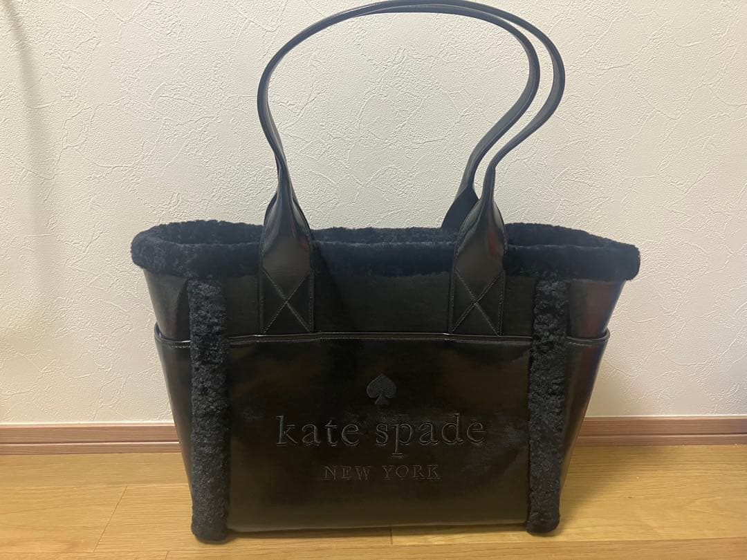 ケイトスペード　トートバック　ファー付き　エナメル　黒　大容量