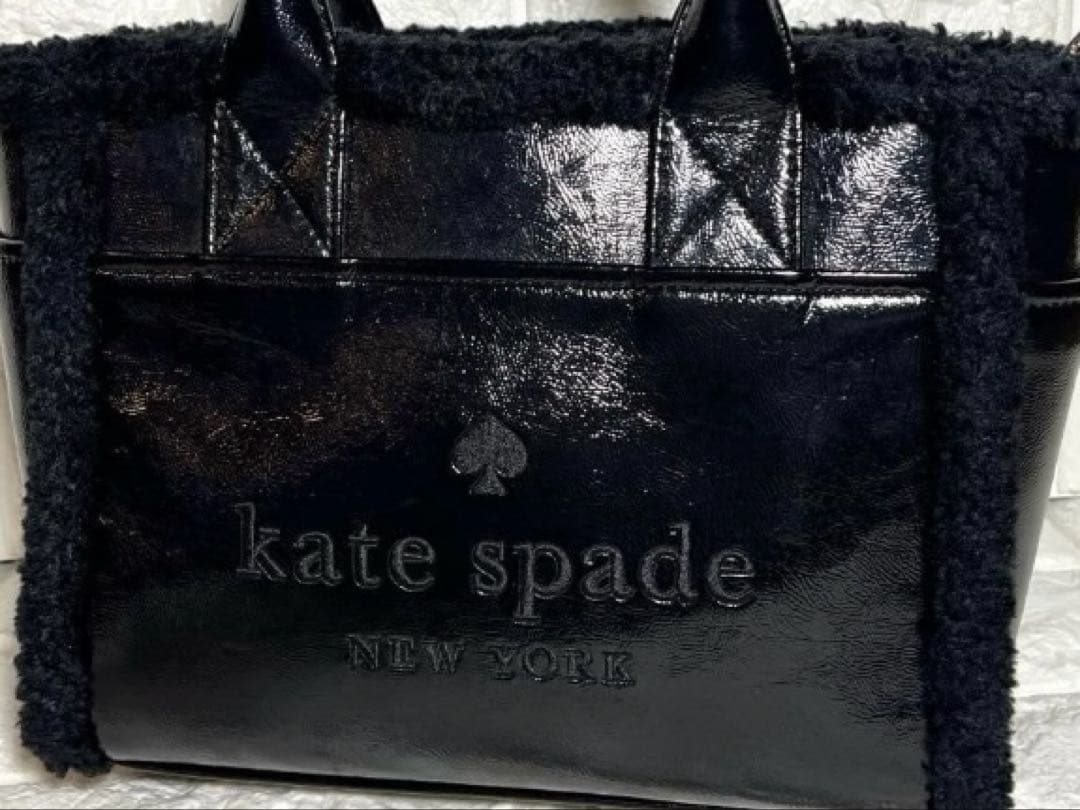 ケイトスペード　トートバック　ファー付き　エナメル　黒　大容量