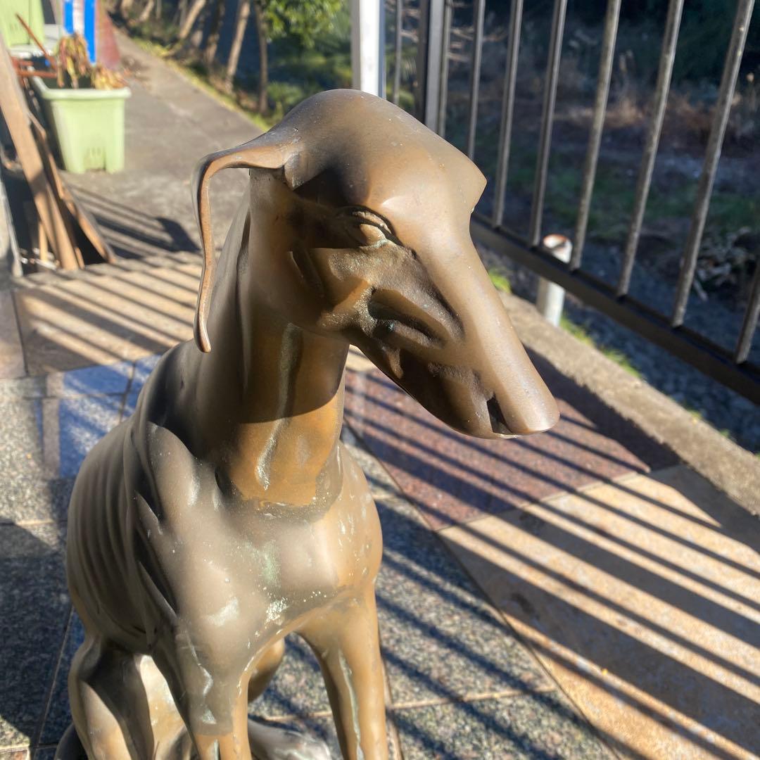 真鍮製　犬の置物　イングリッシュグレイハウンド　 真鍮製、インテリア　真鍮製の犬