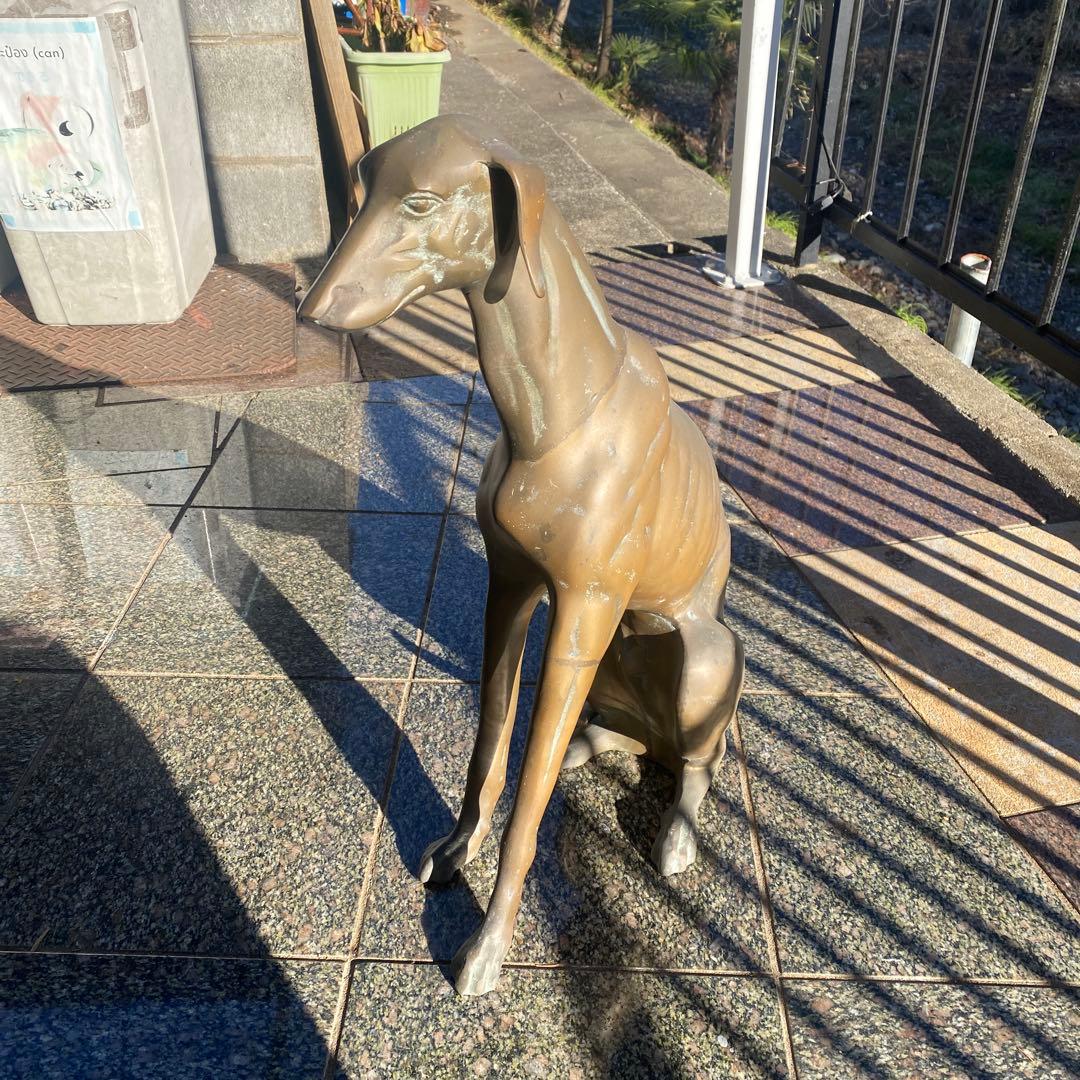 真鍮製　犬の置物　イングリッシュグレイハウンド　 真鍮製、インテリア　真鍮製の犬