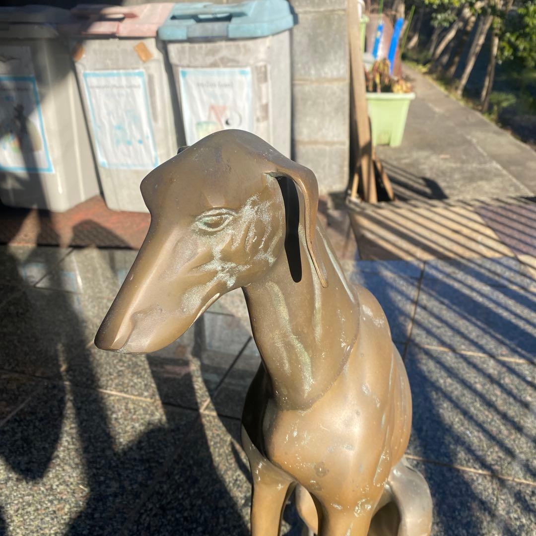 真鍮製　犬の置物　イングリッシュグレイハウンド　 真鍮製、インテリア　真鍮製の犬