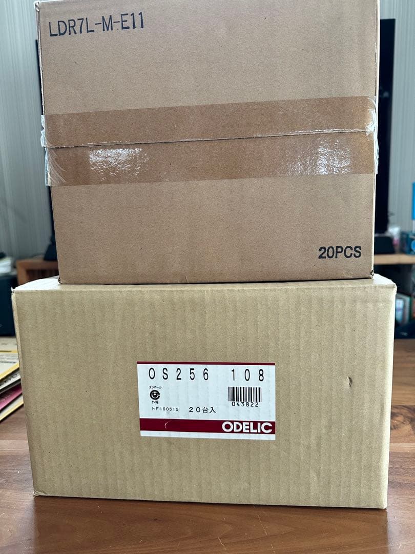 スポットライト、OS256108とLDR7L-M-E11の各20個