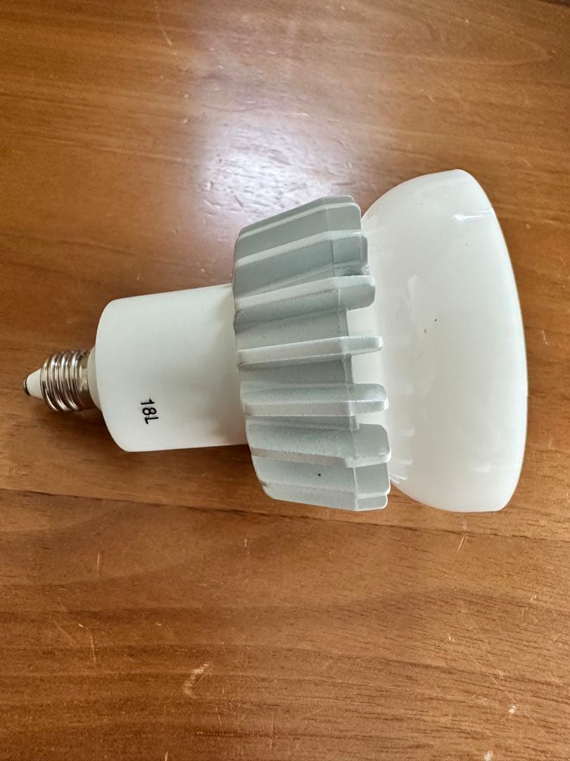 スポットライト、OS256108とLDR7L-M-E11の各20個