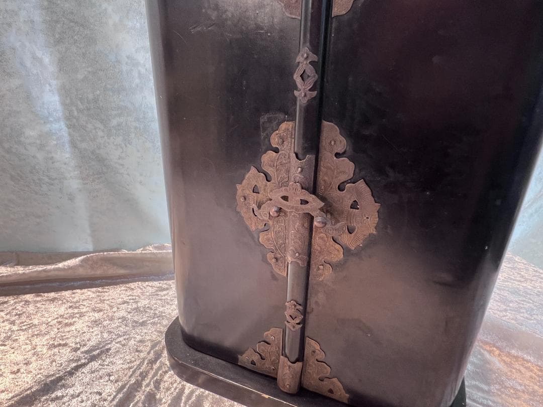 厨子　とても古いです