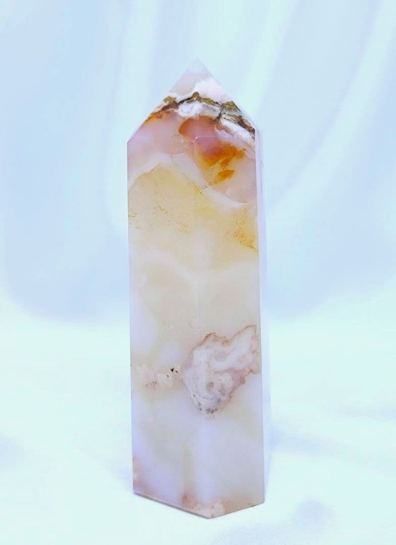 カーネリアン　桜めのう　共生　ポイント　六角柱　結晶　ミルキー　開運　厄除