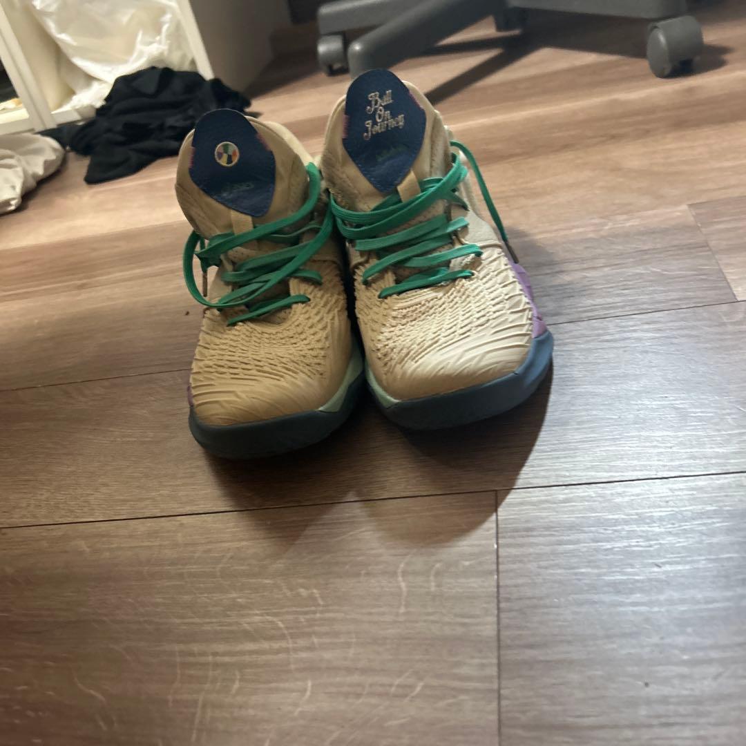 ASICS バスケットボールシューズ ベージュ/グリーン/パープル