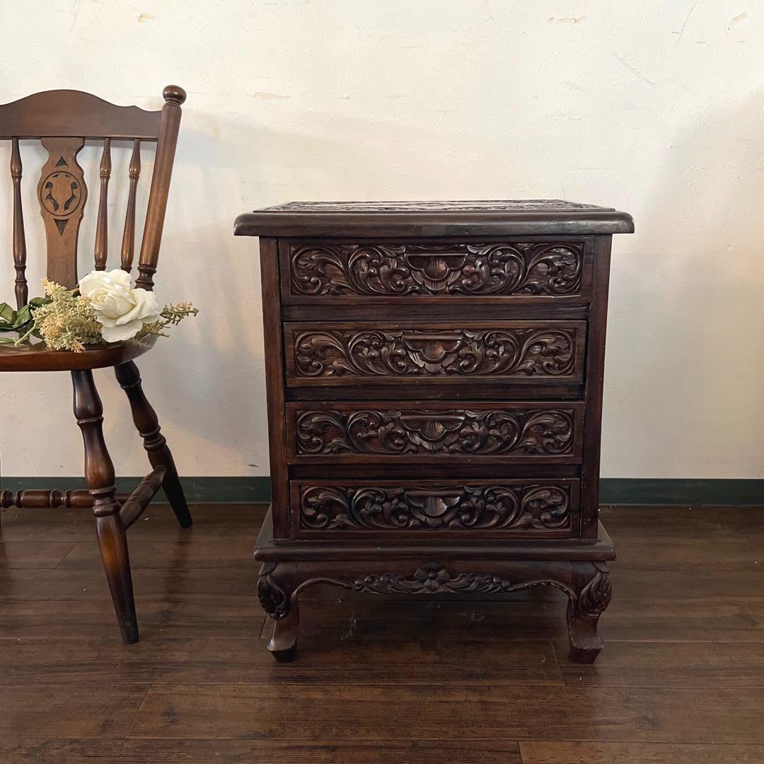 k020r121 見事なまでの彫刻チェスト オリエンタルな雰囲気を湛える逸品