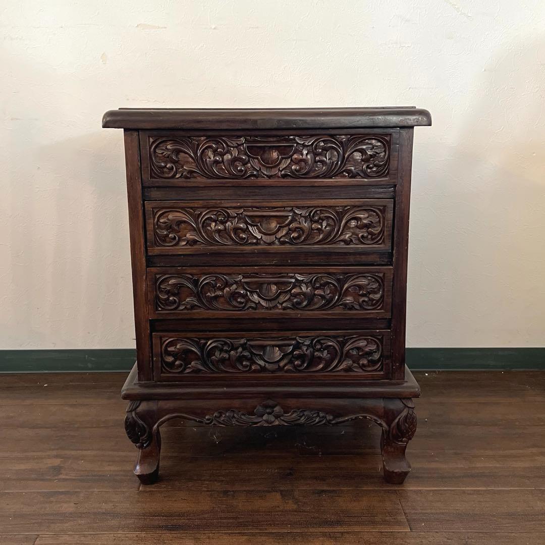 k020r121 見事なまでの彫刻チェスト オリエンタルな雰囲気を湛える逸品