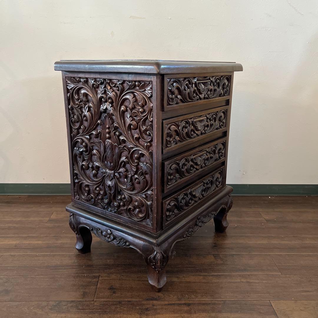 k020r121 見事なまでの彫刻チェスト オリエンタルな雰囲気を湛える逸品