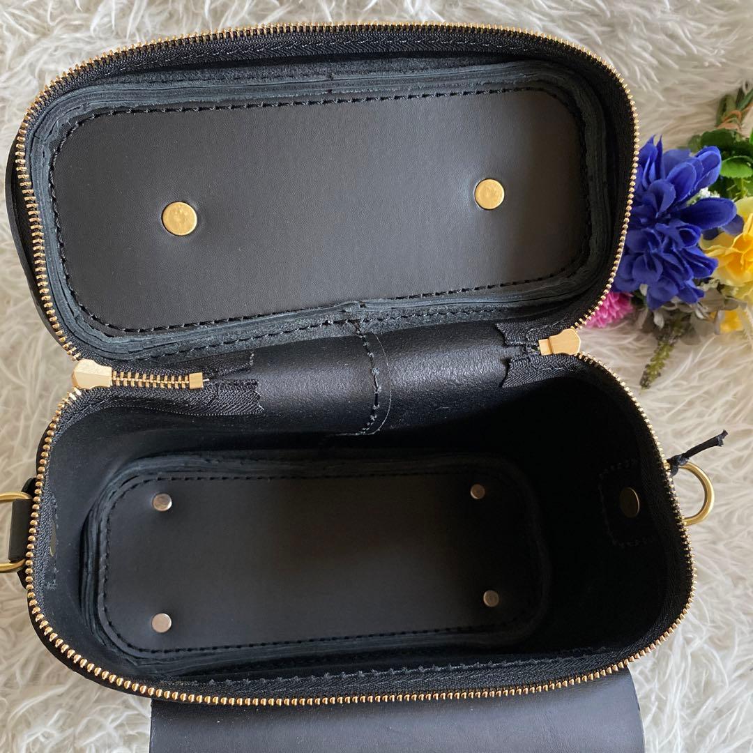 はぬえる　断捨離中HERZ ショルダーバッグ　カメラバッグ　ハードギャジ