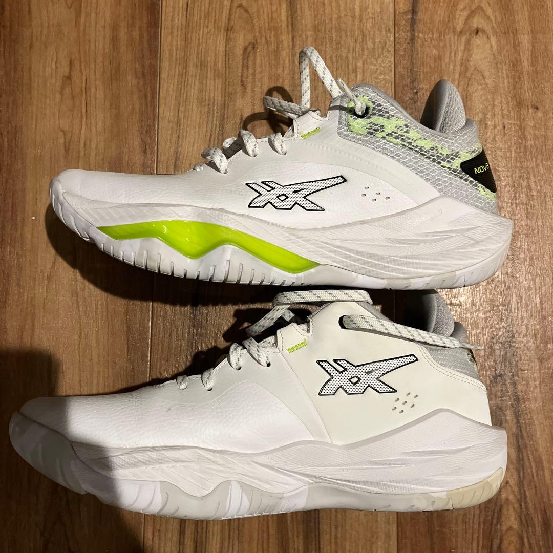 アシックス　バスケットシューズ ノヴァサージ ロー NOVA SURGE LOW