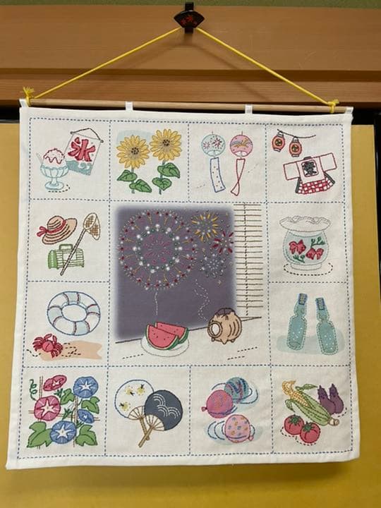 ホビーラホビーレ　ステッチ刺繍　完成品　タペストリー　夏　花火