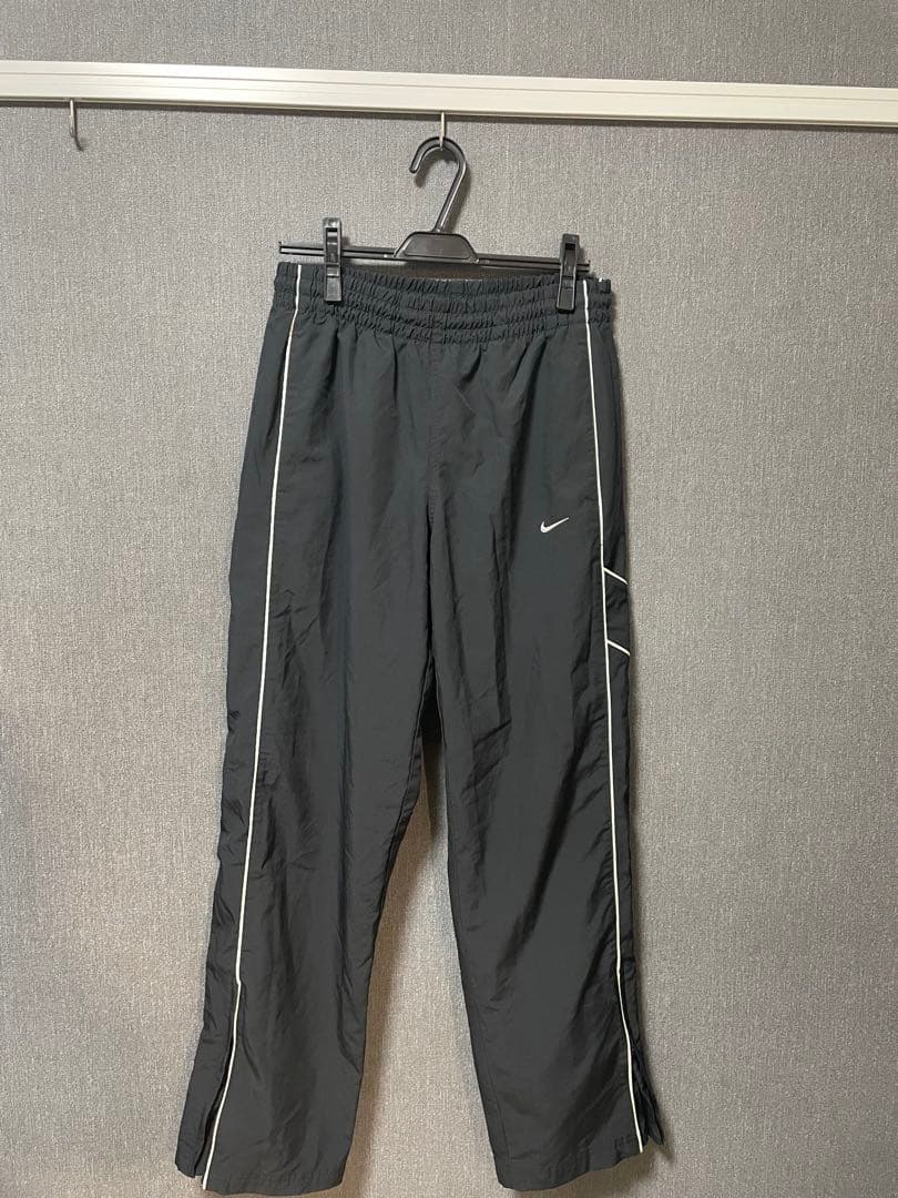 ナイキ　ナイロンパンツ