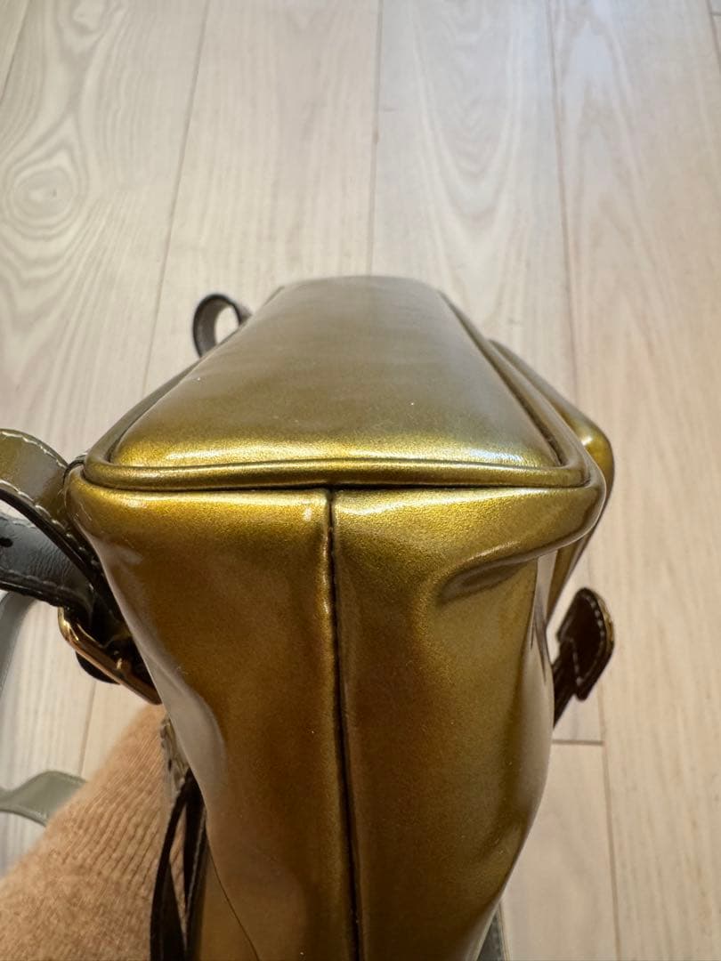 GUCCI エナメルゴールドバックパック