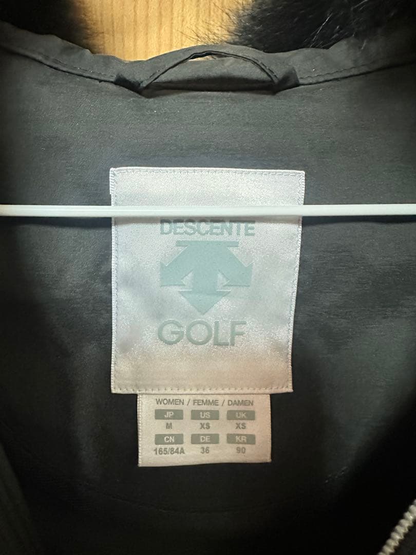 DESCENTE(デサント)ブラックファー付きダウンベスト