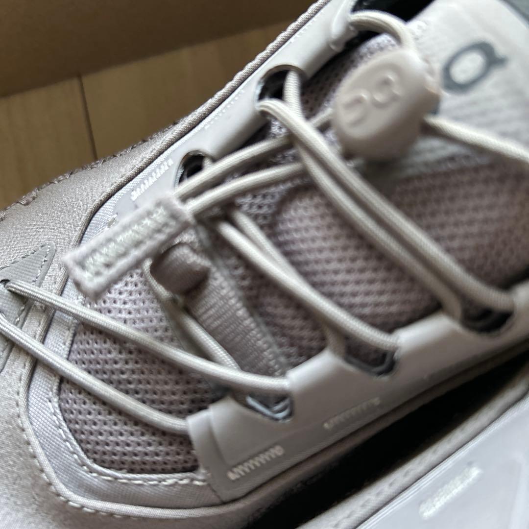 On 軽量グレー スニーカー