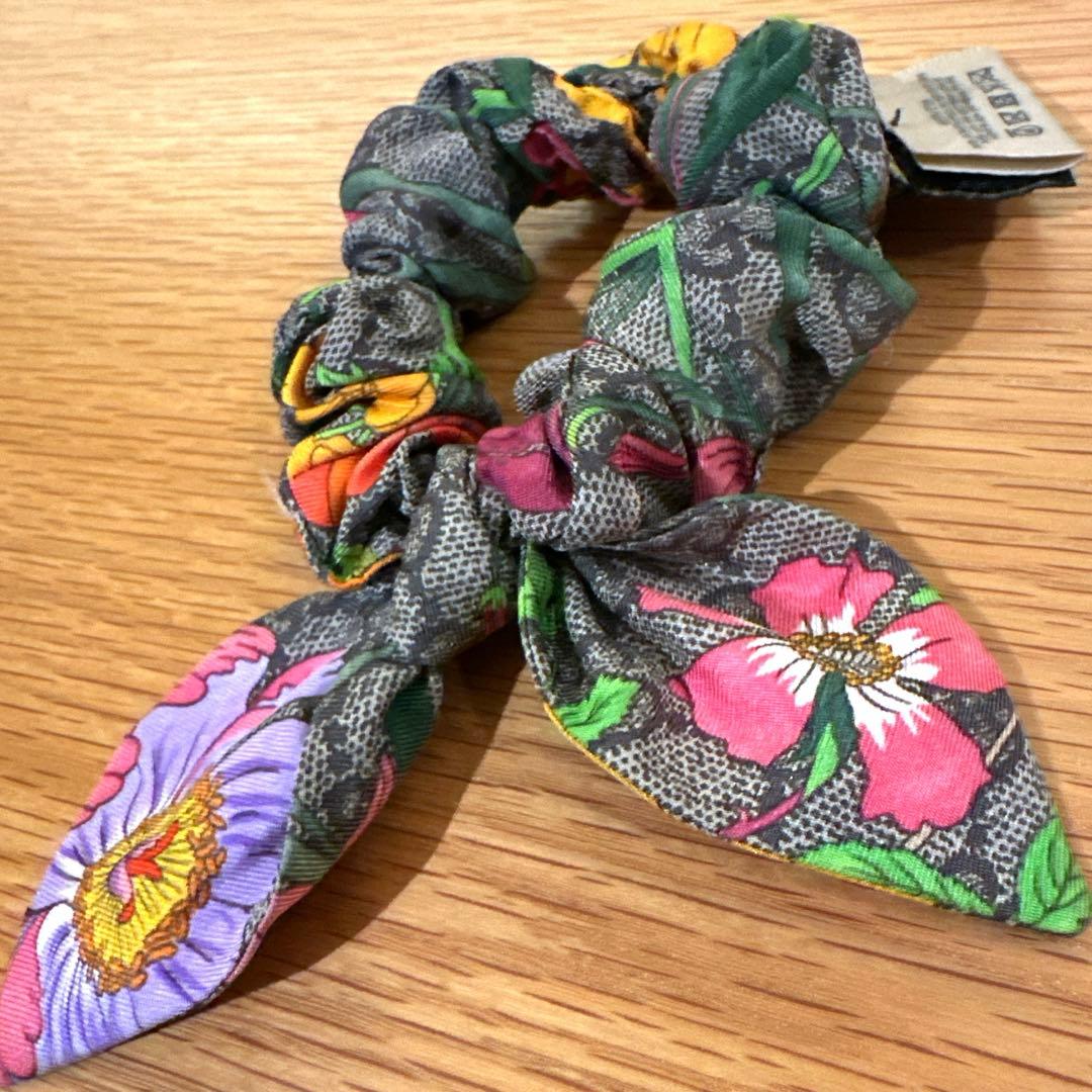 り*l様 GUCCI シュシュ　ヘアゴム　23AW グッチ　一度使用のみ　シルク